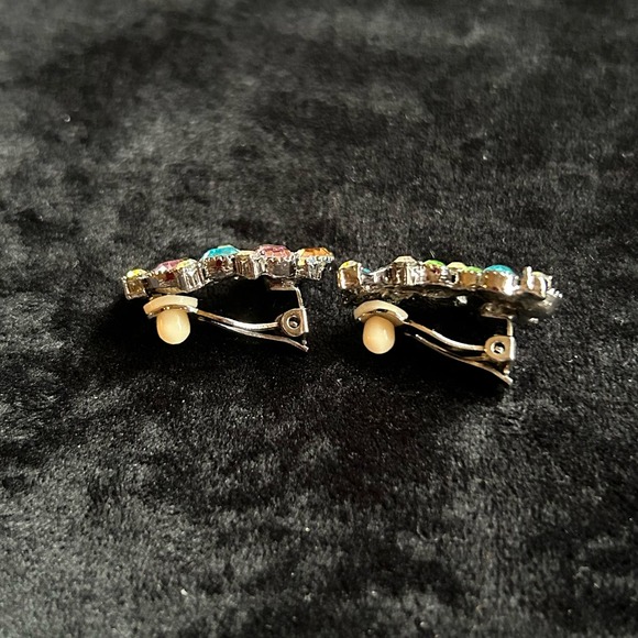 Vtg Rhinestone Clip On Earrings Aurora Borealis paisley shaped - Picture 4 of 10